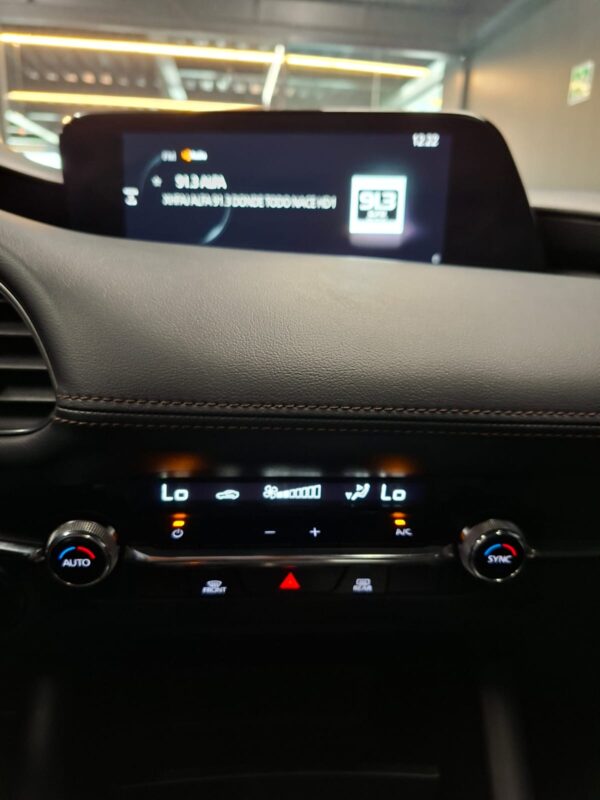 Mazda 3 HB Grand Touring 2023 - Image 6